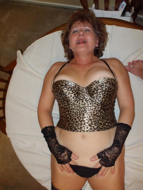 rude girlfriends mom hot nude picture