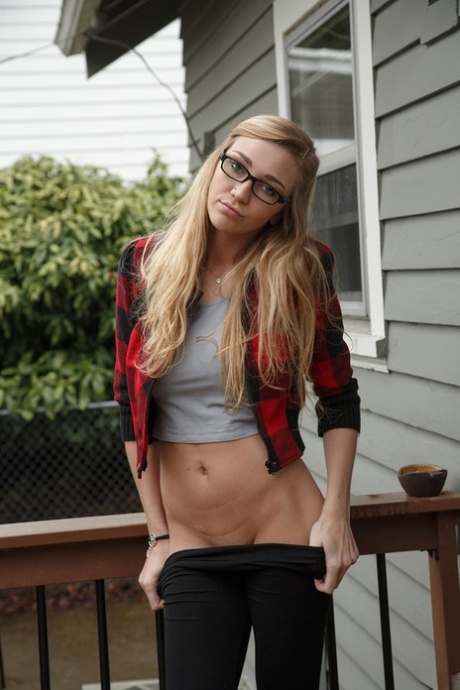 Kendra Sunderland star naked photos