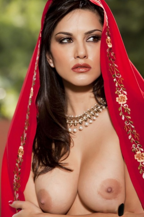 Sunny Leone pornographic star pic